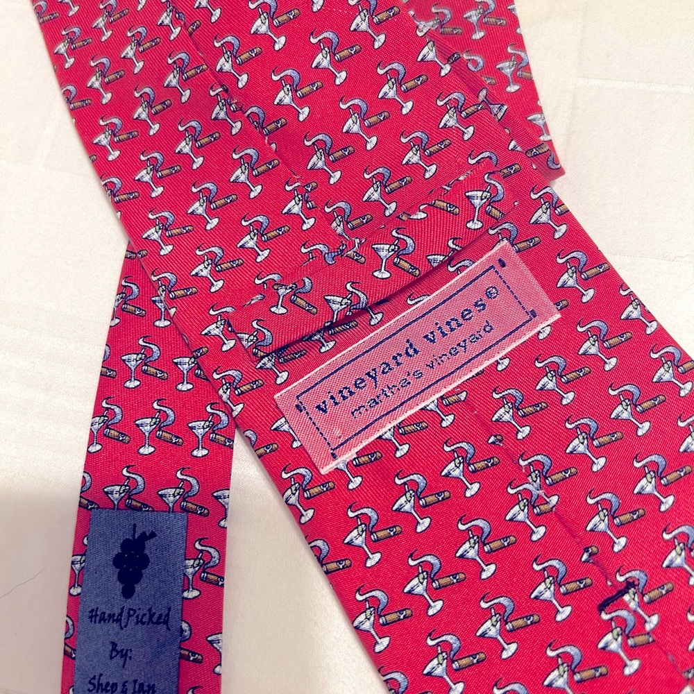 Like new Vineyard Vines tie- martinis